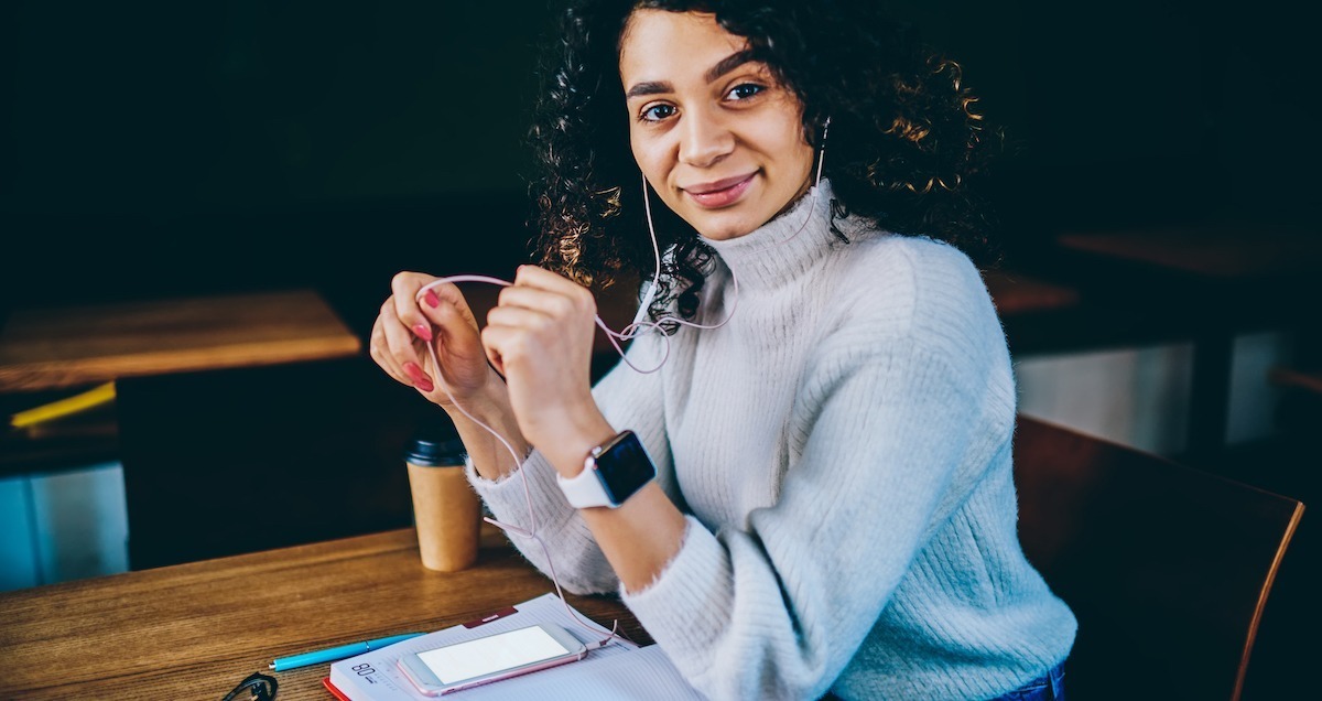 Radio commercial scripts: image of a scriptwriter coceptualising a script while listening to the radio
